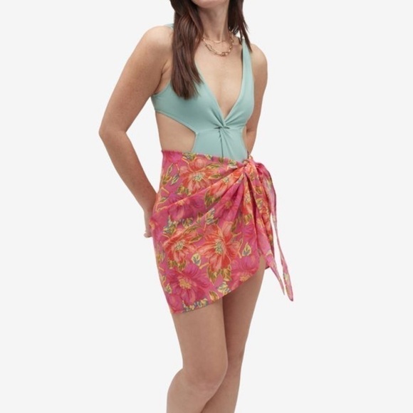 Beach Riot Melanie Sarong in Miami Peony One Size - Picture 7 of 7
